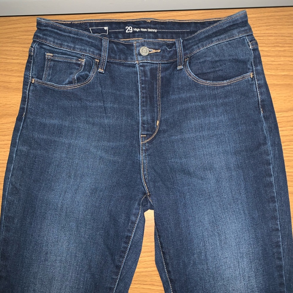 EUC Levi’s High Rise Skinny Jeans Size 29.